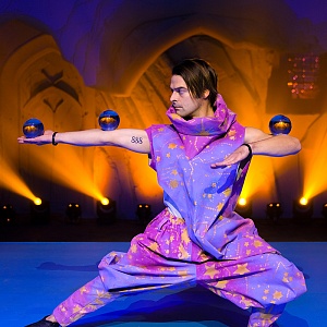 Контактное жонглирование - стеклянные шары