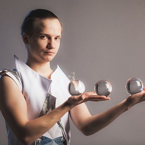 Контактное жонглирование шарами